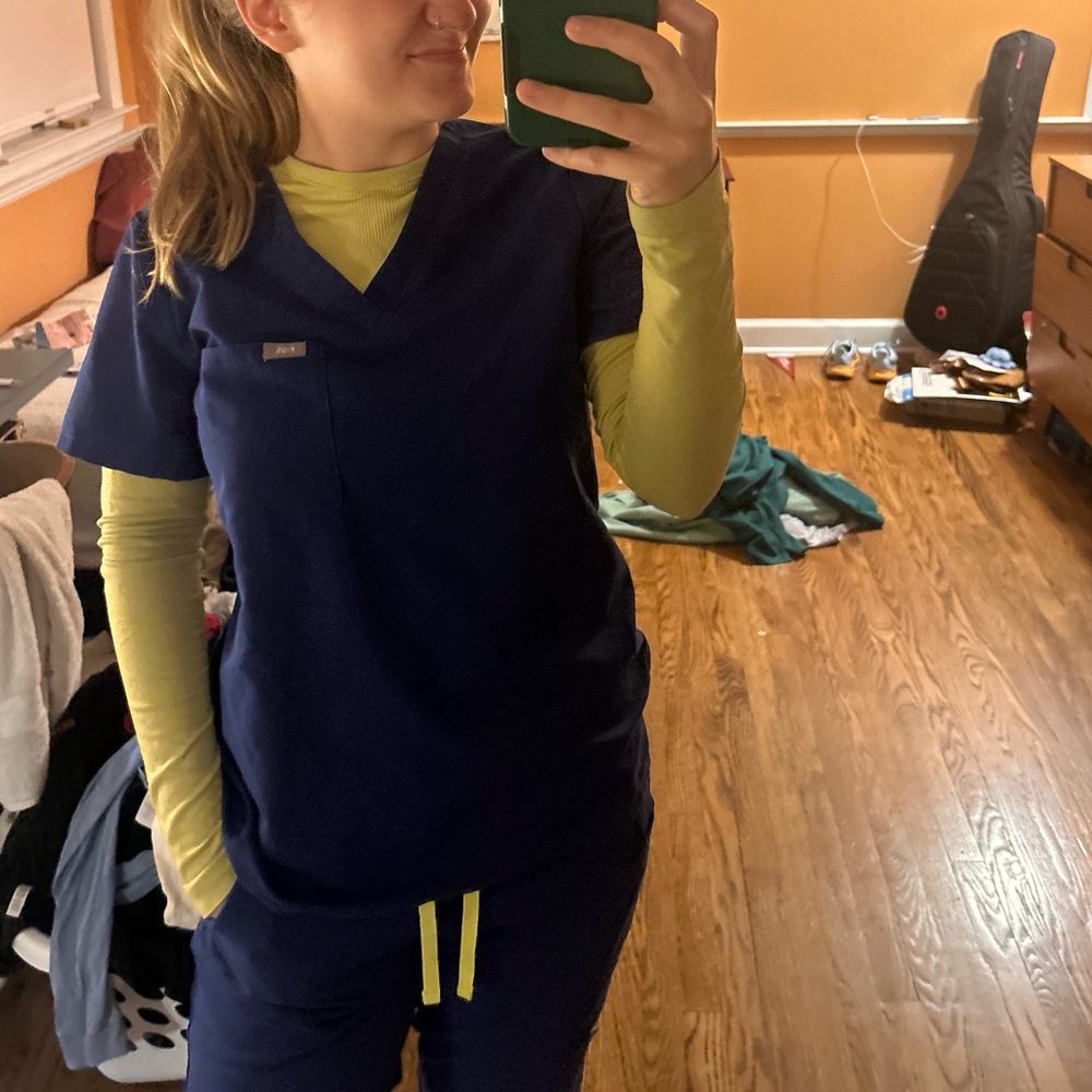 Figs Women's Electric Blue Scrub Set with Lime Underscrubs, Small